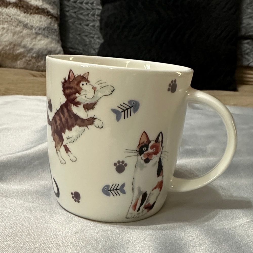 Roy Kirkham Cat Lovers Fine Bone China collectible Mug New